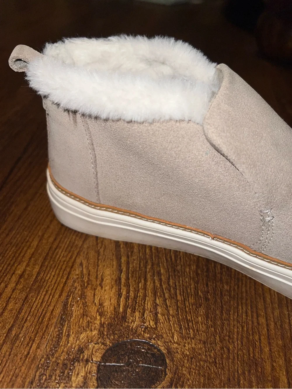 Toms Slip On Paxton Suede Beige Faux Fur Lined Comfort Sneaker Boots Size 9